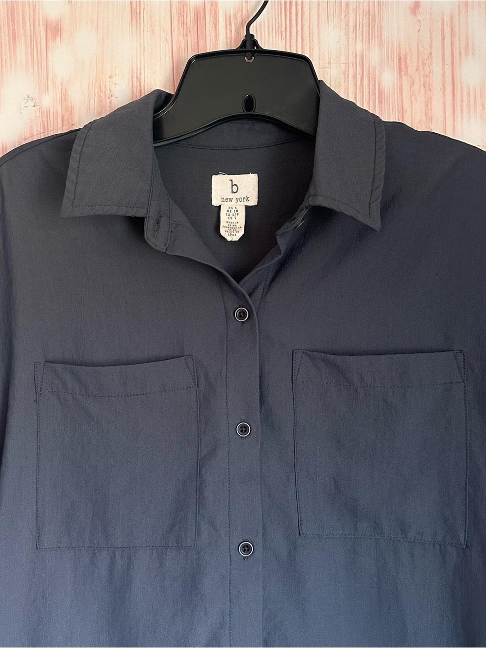 B New York Dark Gray Hi Lo Hem Short Sleeve Button Front Shirt Size S - Picture 2 of 12